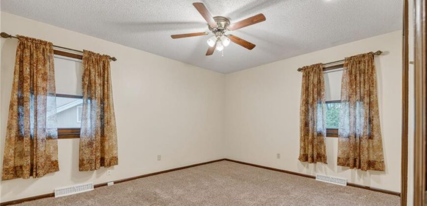 6713 N Garfield Avenue, Gladstone, MO 64118