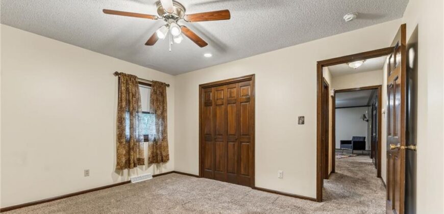6713 N Garfield Avenue, Gladstone, MO 64118