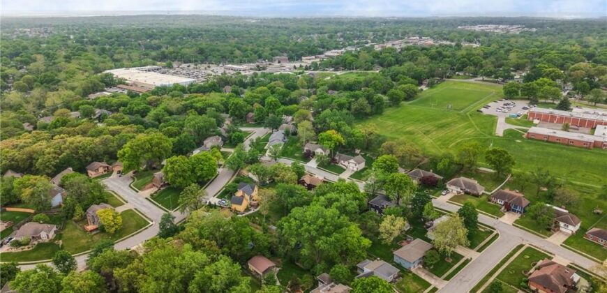 6713 N Garfield Avenue, Gladstone, MO 64118