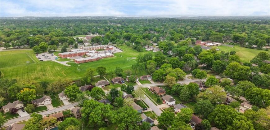 6713 N Garfield Avenue, Gladstone, MO 64118