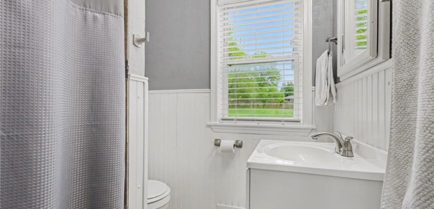645 NE Barry Road, Kansas City, MO 64155