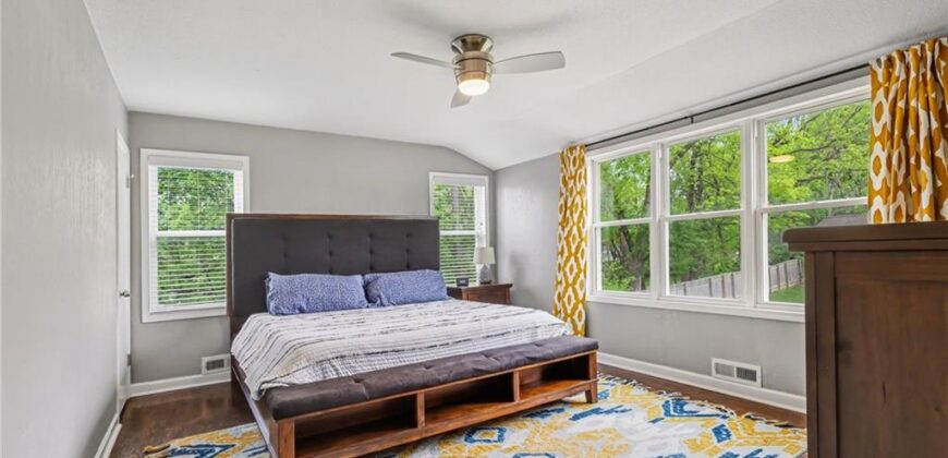 645 NE Barry Road, Kansas City, MO 64155
