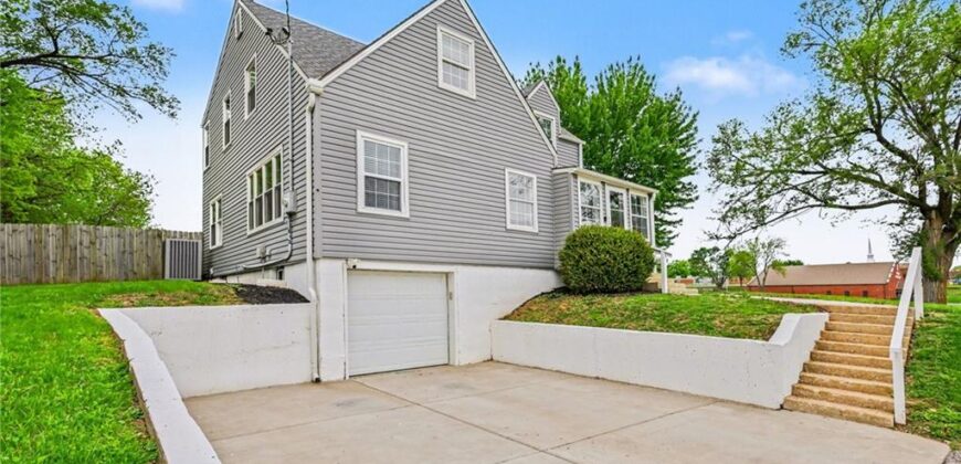 645 NE Barry Road, Kansas City, MO 64155