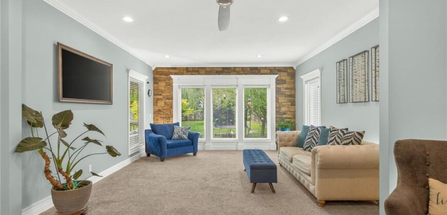 8824 N Farley Avenue, Kansas City, MO 64157