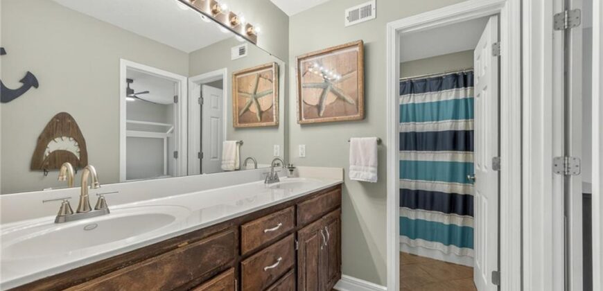 8824 N Farley Avenue, Kansas City, MO 64157