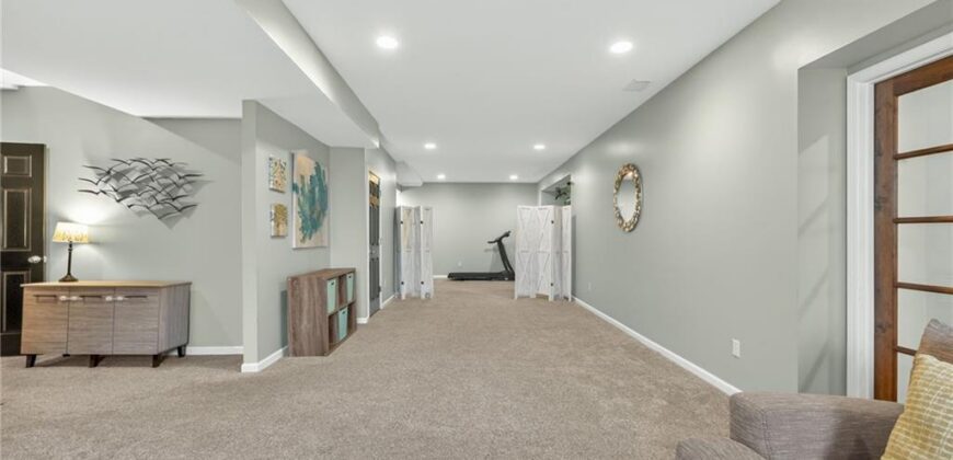 8824 N Farley Avenue, Kansas City, MO 64157