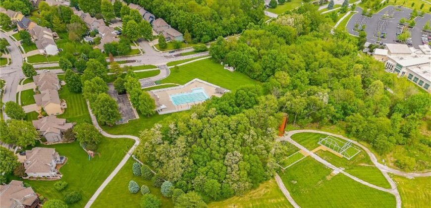 8824 N Farley Avenue, Kansas City, MO 64157