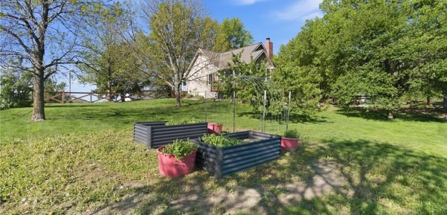 3910 Carter Drive, Smithville, MO 64089
