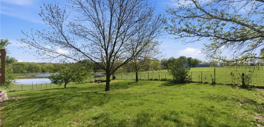 3910 Carter Drive, Smithville, MO 64089
