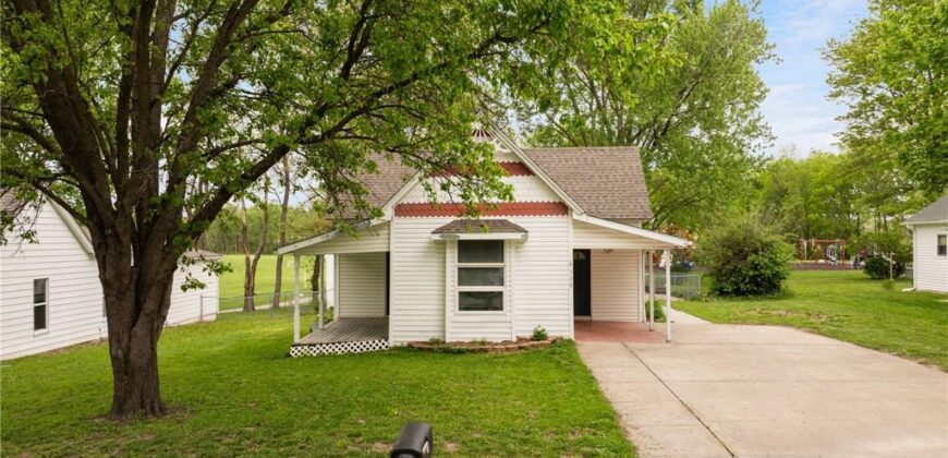 330 E Main Street, Smithville, MO 64089