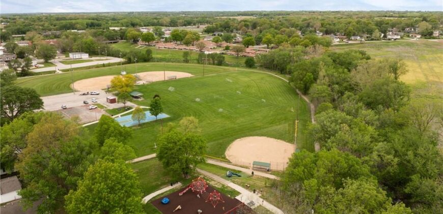 330 E Main Street, Smithville, MO 64089