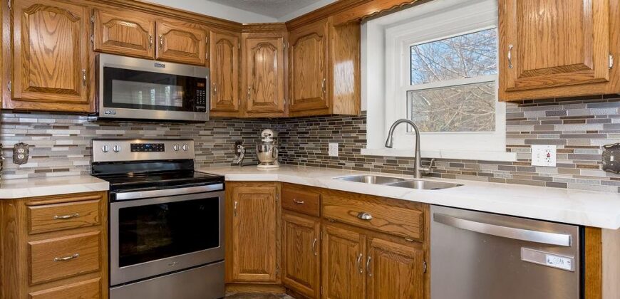 301 Porter Drive, Smithville, MO 64089
