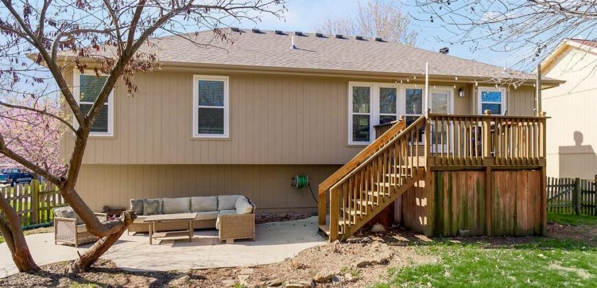 301 Porter Drive, Smithville, MO 64089
