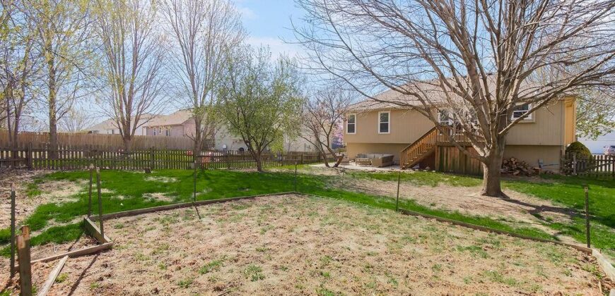 301 Porter Drive, Smithville, MO 64089