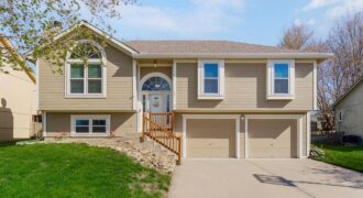 301 Porter Drive, Smithville, MO 64089