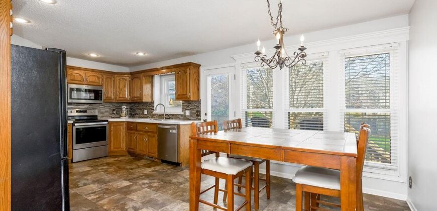 301 Porter Drive, Smithville, MO 64089