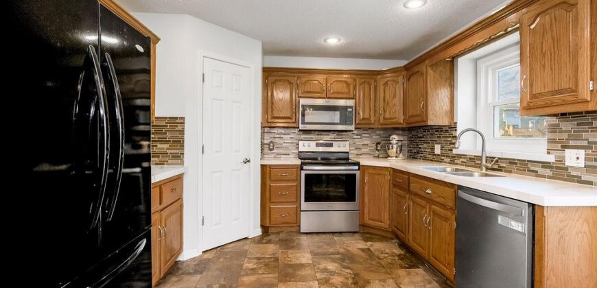 301 Porter Drive, Smithville, MO 64089