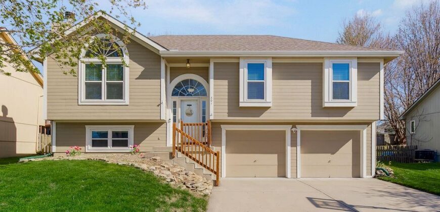 301 Porter Drive, Smithville, MO 64089