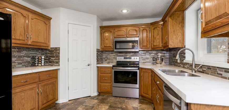 301 Porter Drive, Smithville, MO 64089