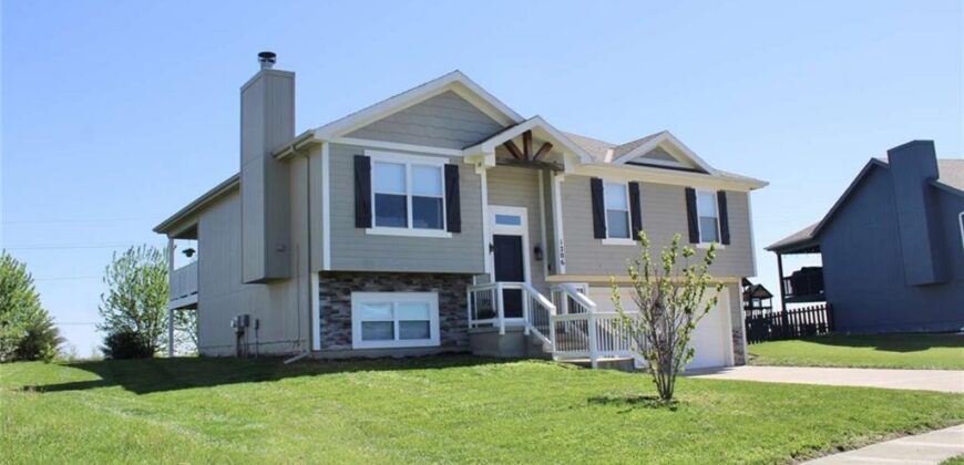 1206 Viola Street, Smithville, MO 64089