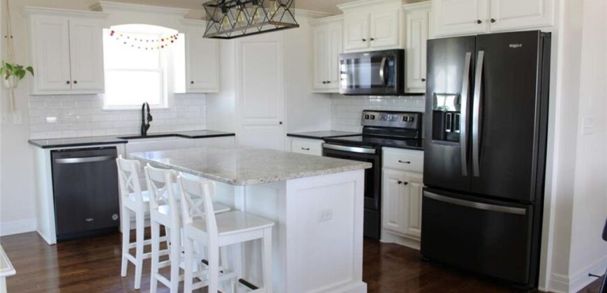 1206 Viola Street, Smithville, MO 64089