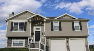 1206 Viola Street, Smithville, MO 64089