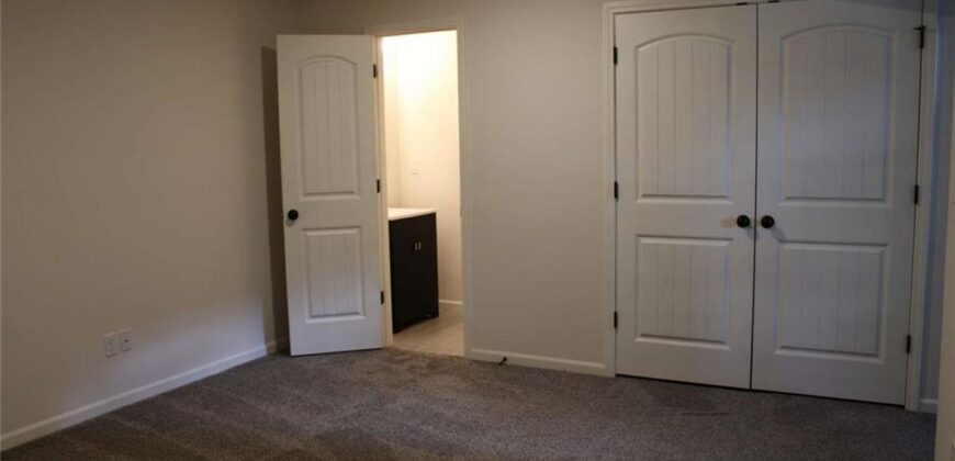 1206 Viola Street, Smithville, MO 64089