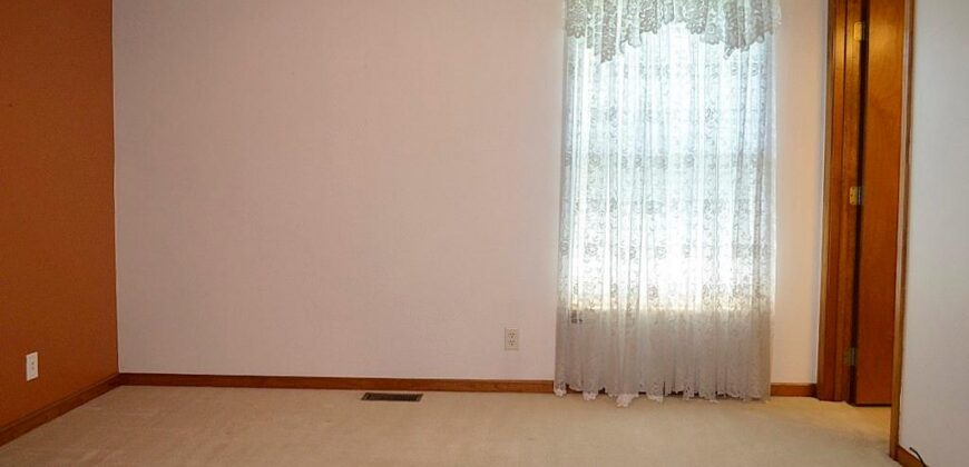 307 E 22nd Street, Kearney, MO 64060