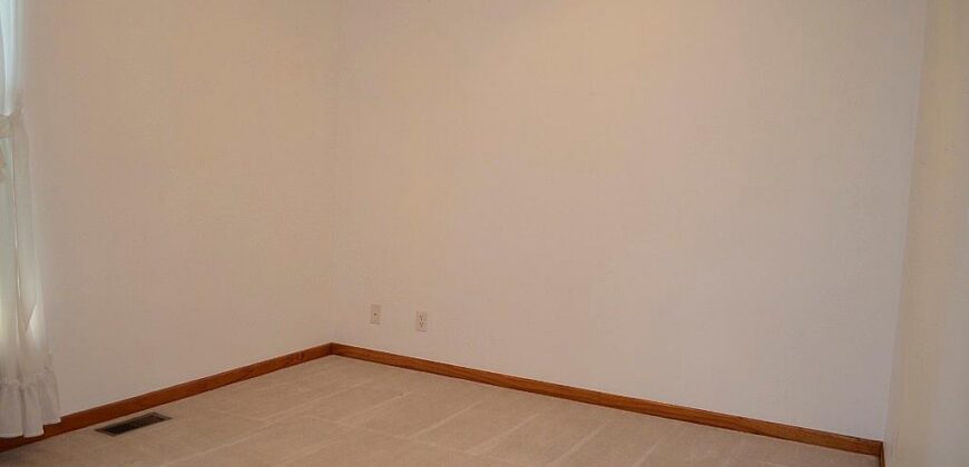 307 E 22nd Street, Kearney, MO 64060