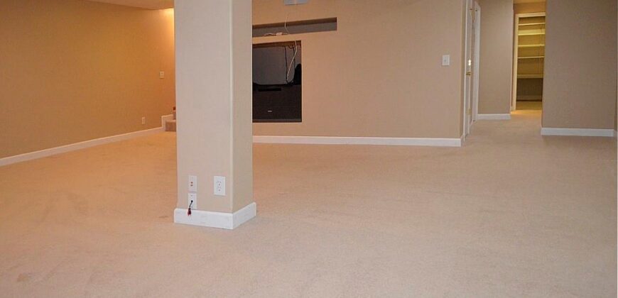 307 E 22nd Street, Kearney, MO 64060