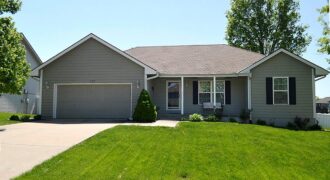 307 E 22nd Street, Kearney, MO 64060