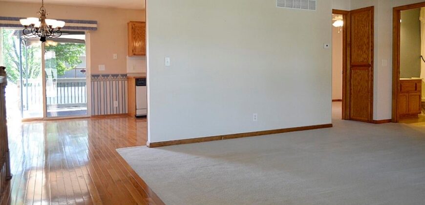 307 E 22nd Street, Kearney, MO 64060