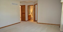 307 E 22nd Street, Kearney, MO 64060