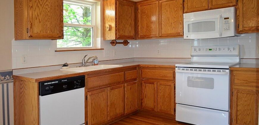 307 E 22nd Street, Kearney, MO 64060
