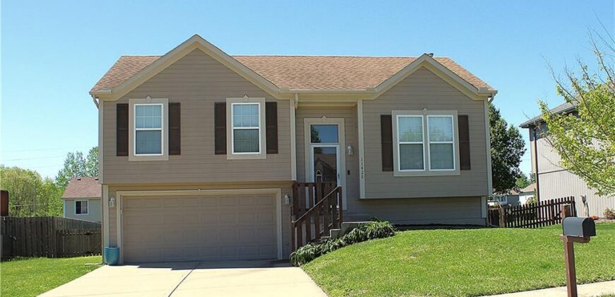 11428 N Farley Avenue, Kansas City, MO 64157