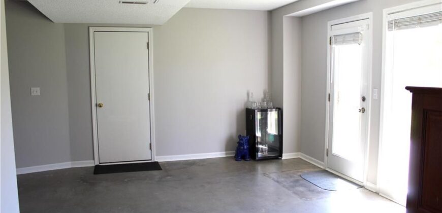 11428 N Farley Avenue, Kansas City, MO 64157