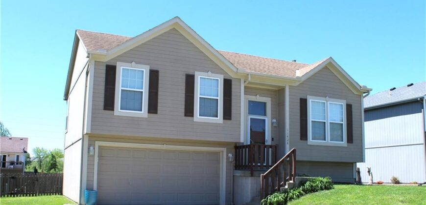 11428 N Farley Avenue, Kansas City, MO 64157