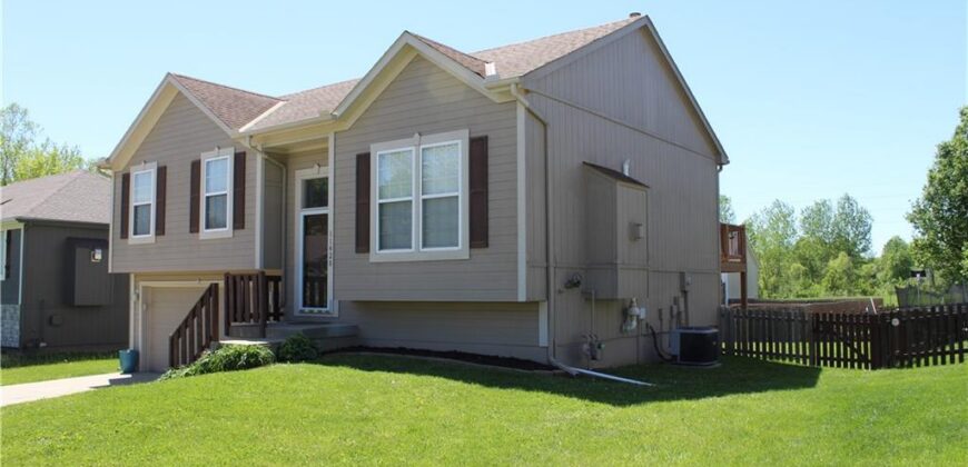 11428 N Farley Avenue, Kansas City, MO 64157