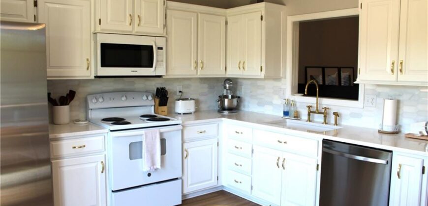 11428 N Farley Avenue, Kansas City, MO 64157