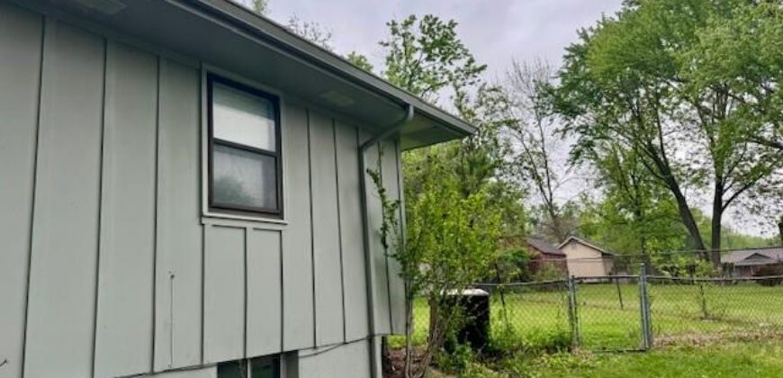 7310 NW 76th Terrace, Kansas City, MO 64152