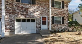 7189 NW Chapel Woods Lane, Kansas City, MO 64152