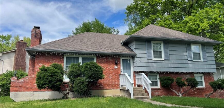 7617 NW Milrey Drive, Kansas City, MO 64152
