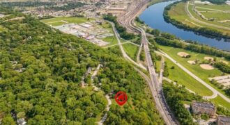 3832 N Briarcliff Road, Kansas City, MO 64116