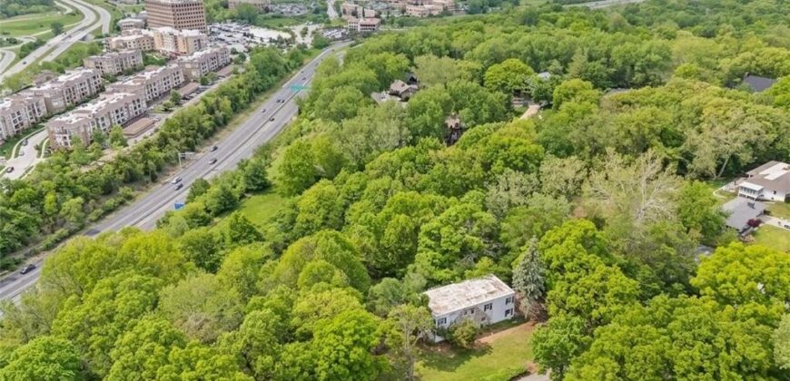 3848 N Briarcliff Road, Kansas City, MO 64116