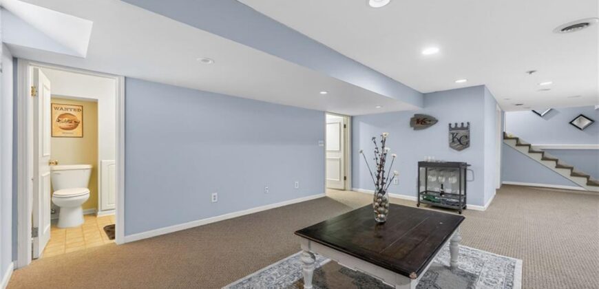 7209 N Woodland Avenue, Gladstone, MO 64118