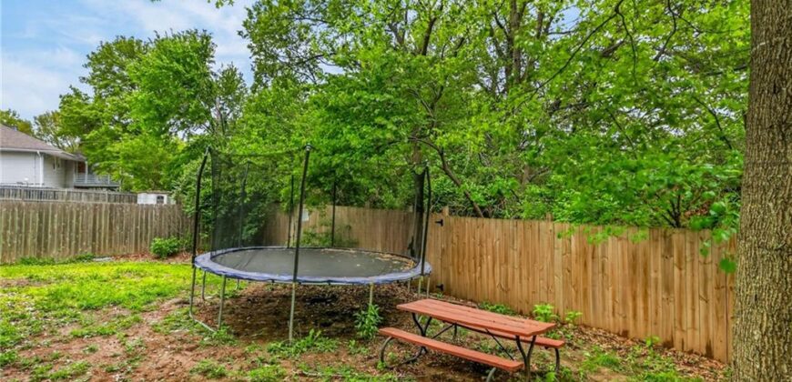 7209 N Woodland Avenue, Gladstone, MO 64118