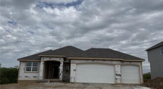 9009 N Poplar Avenue, Kansas City, MO 64156