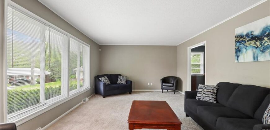 6155 NE Circle View Drive, Kansas City, MO 64118
