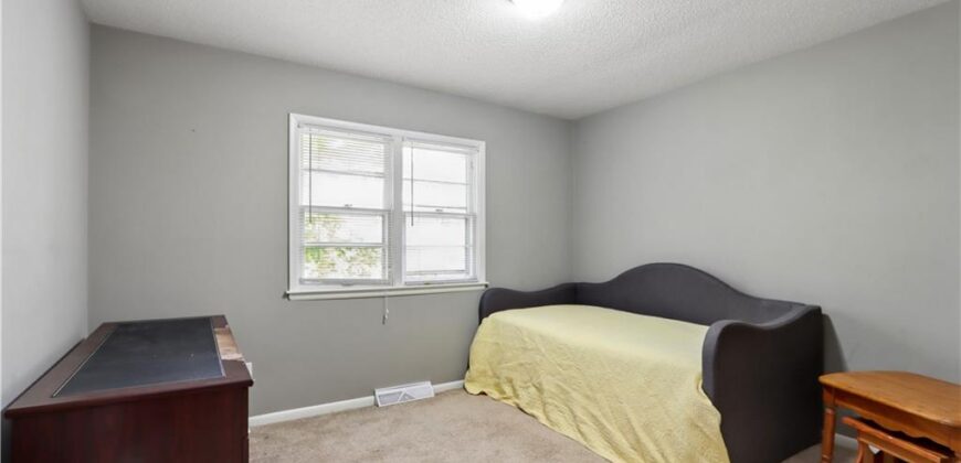 6155 NE Circle View Drive, Kansas City, MO 64118