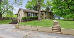 6155 NE Circle View Drive, Kansas City, MO 64118